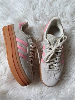 adidas kids Cream Suede Platform Sneakers with Pink Stripes and Gum Sole
